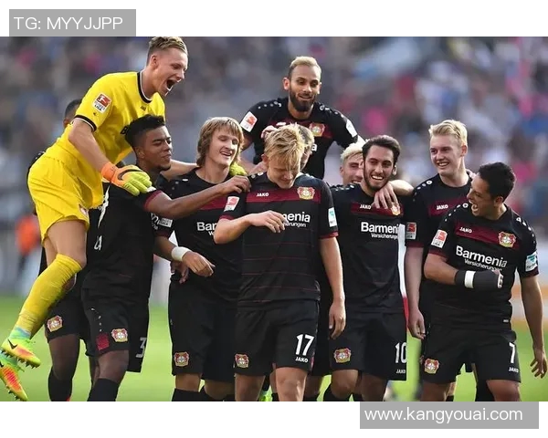 传奇球星五人制足球比赛精彩纷呈球技碰撞成就经典对决 传奇球星五人制足球比赛精彩纷呈球技碰撞成就经典对决