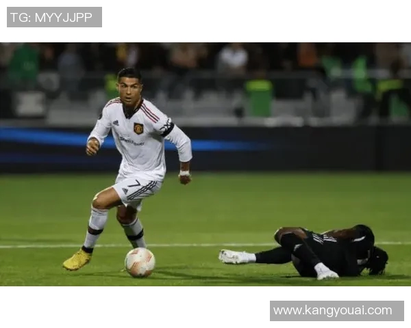 高清球星足球壁纸精选展现球场风采与运动魅力尽显足坛英雄风采 高清球星足球壁纸精选展现球场风采与运动魅力尽显足坛英雄风采